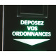 Boîte de dépôt d'ordonnances avec vitrine d'affichage et éclairage à LEDs