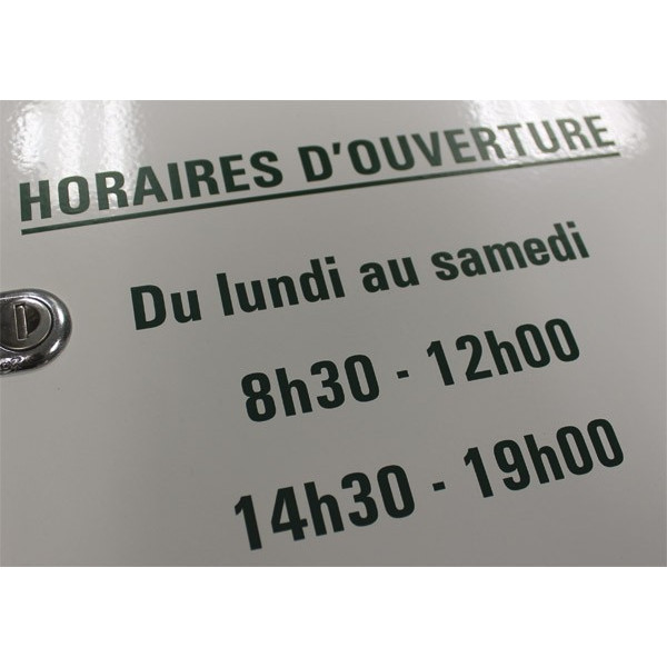 Boîte de dépôt d'ordonnances avec vitrine d'affichage et éclairage à LEDs